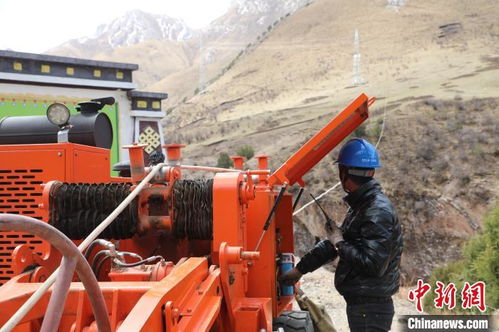 三区两州深贫区电网工程首次跨越澜沧江 架线施工圆满完成